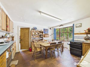 Kitchen/Breakfast Room- click for photo gallery